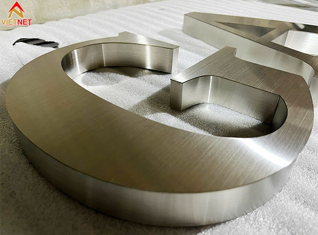 Bảng hiệu chữ inox trắng Garan