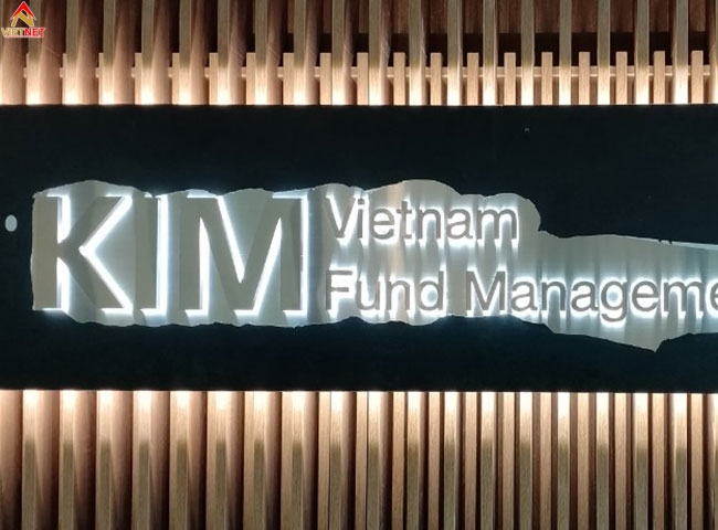  Bảng hiệu chữ inox trắng Kim VietNam Company