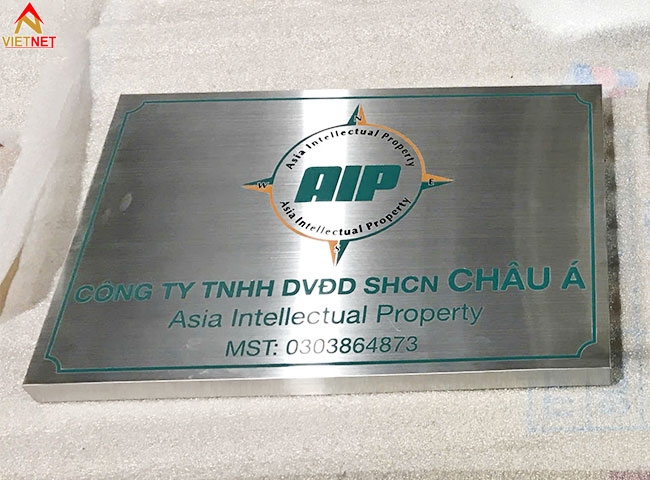 Bảng inox ăn mòn chi tiết nhỏ cho văn phòng chuyên nghiệp