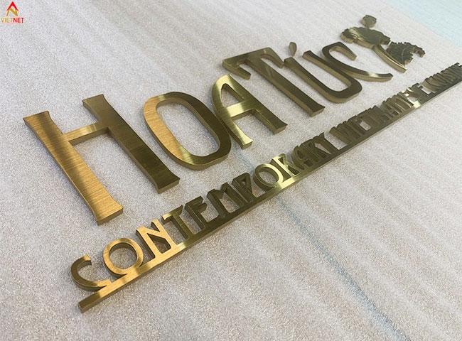 Biển hiệu chữ inox vàng xước Hoa Túc