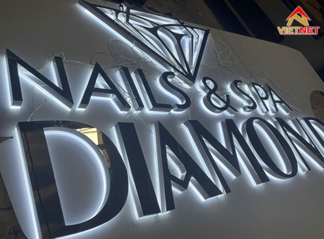 Chữ inox trắng gương Diamond Nails Spa