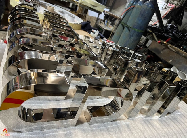 Chữ inox trắng gương S