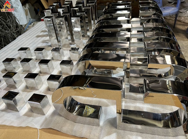 Chữ inox trắng gương S