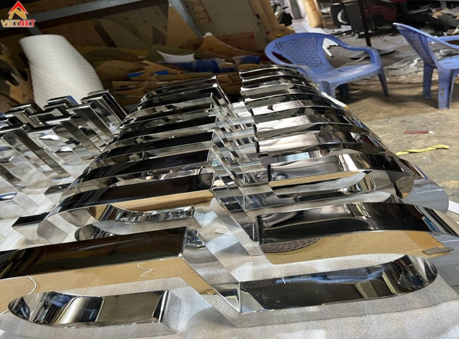 Chữ inox trắng gương S