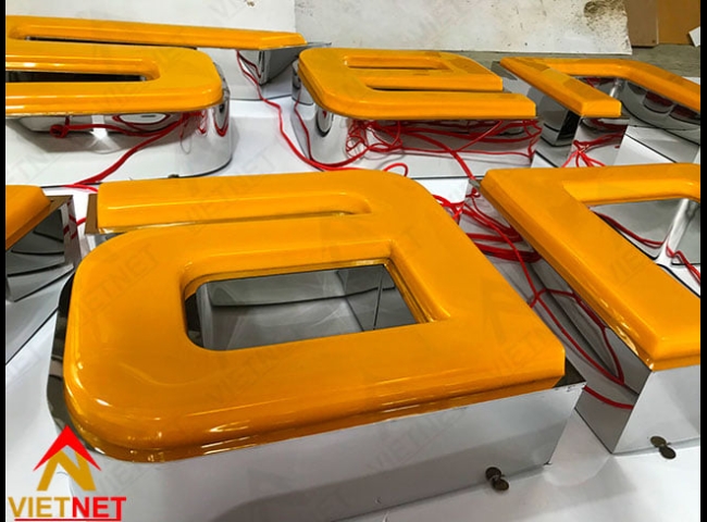Chữ mica hút nổi làm bảng hiệu một lần, đẹp mãi không lỗi thời