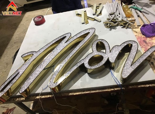 Chữ nổi mặt acrylic giả đá Beauty Room