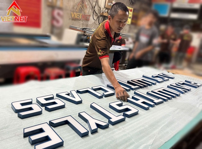 Chữ nổi tole – Xu hướng biển hiệu giá rẻ, hiệu quả cho doanh nghiệp