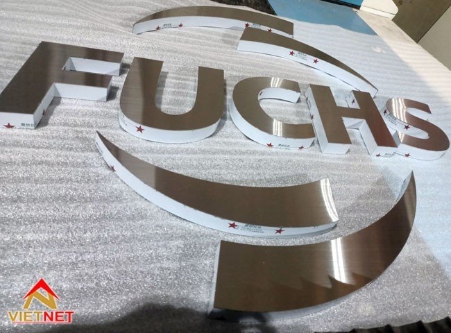 Gia công chữ inox trắng Fuchs