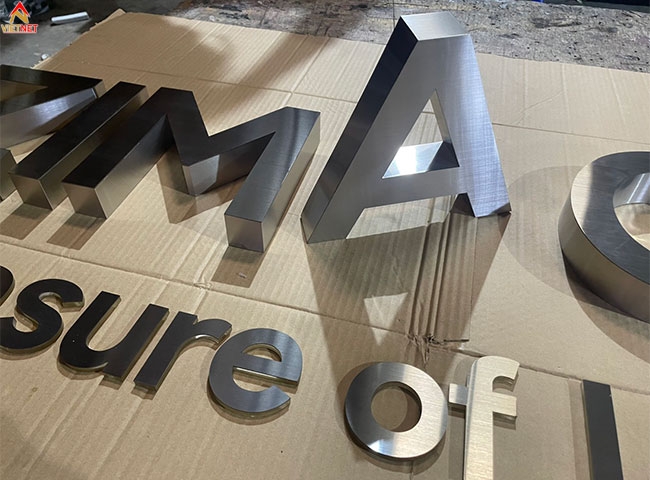 Gia công chữ inox trắng Zim Academy