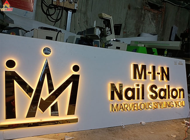 Gia công chữ inox vàng gương cho bảng hiệu spa-nail