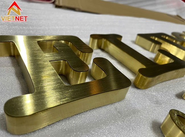 Gia công chữ nổi đồng chất lượng EL TORO