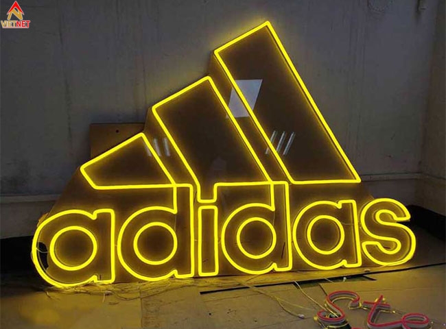 Gia công hộp đèn neon sign số lượng lớn giá tận xưởng, bảo hành dài lâu