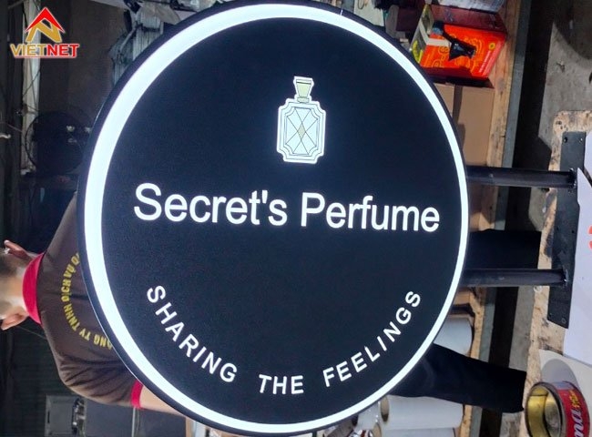 Hộp đèn mica hút nổi Secret’s Perfume