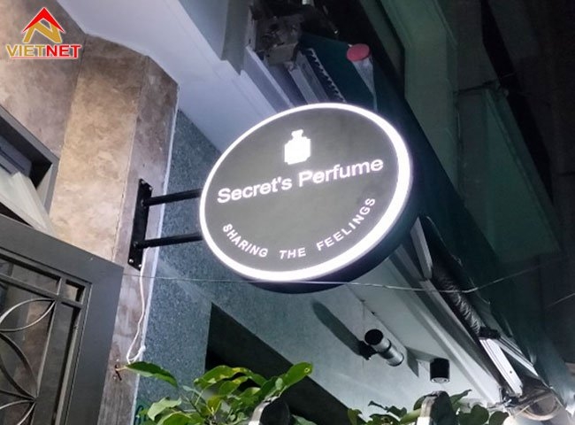 Hộp đèn mica hút nổi Secret’s Perfume