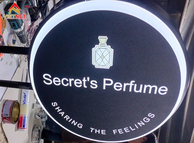 Hộp đèn mica hút nổi Secret’s Perfume