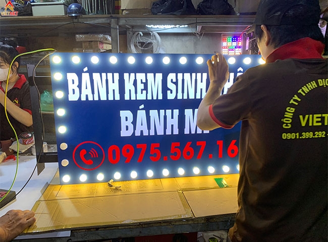 Hộp đèn quảng cáo Bánh kem sinh nhật
