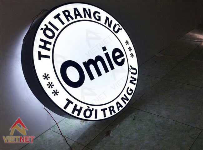 Hot trend 2025 xu hướng hộp đèn mica hút nổi đẹp mắt