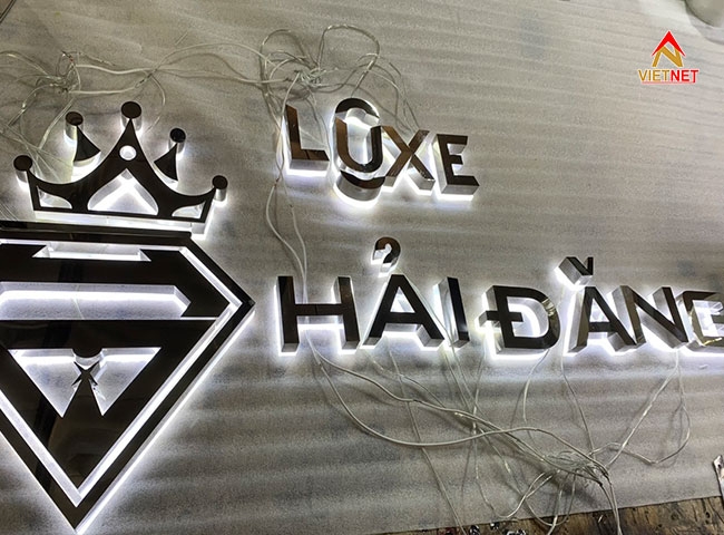 Làm bảng hiệu chữ inox trắng gương Luxe Hải Đăng