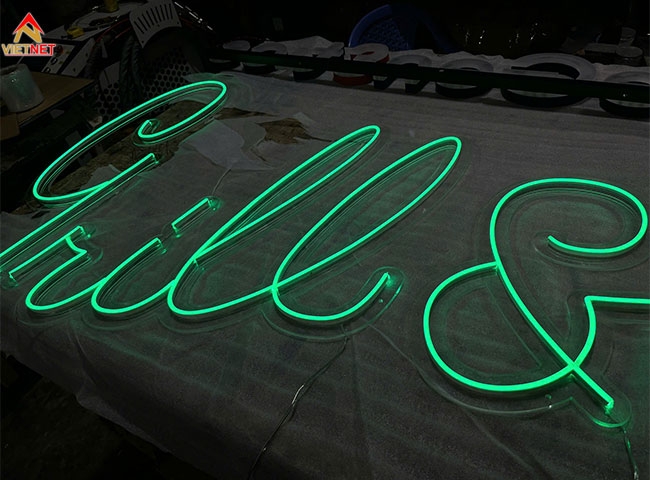 Làm bảng hiệu chữ led neon Grill & Chill