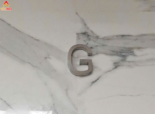  Làm chữ inox trắng xước cho căn hộ, tòa nhà nhanh gọn, thẩm mỹ cao