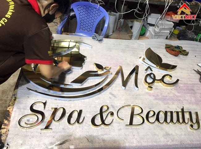 Làm chữ inox vàng cho tiệm Spa Mộc