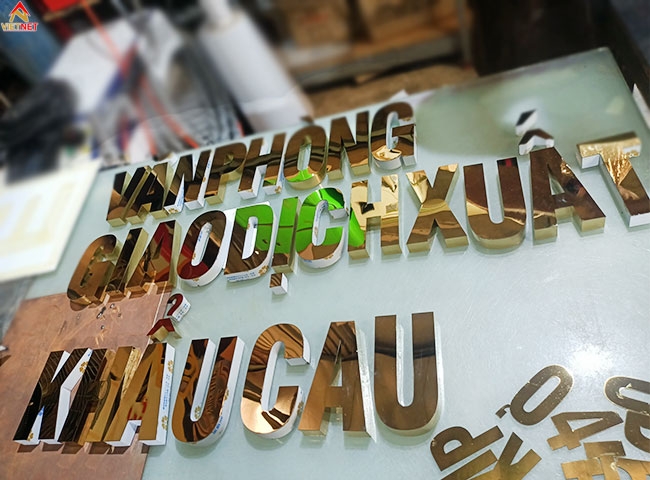 Làm chữ inox vàng gương Thành Lợi 