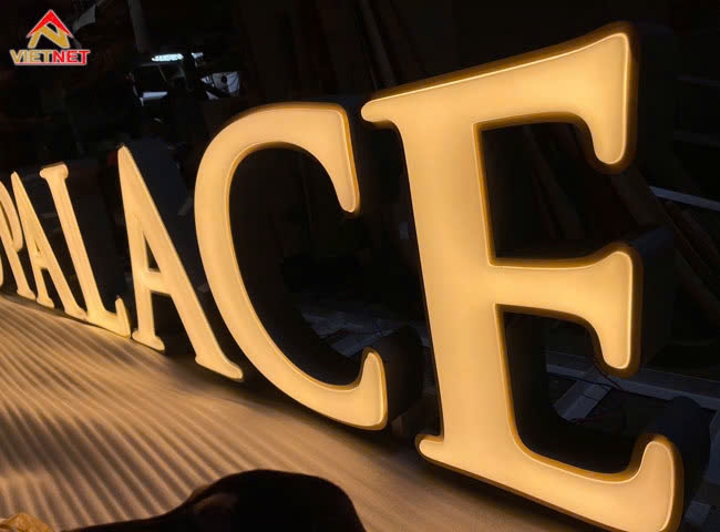 Làm chữ mica hút nổi Ben Ho Palace