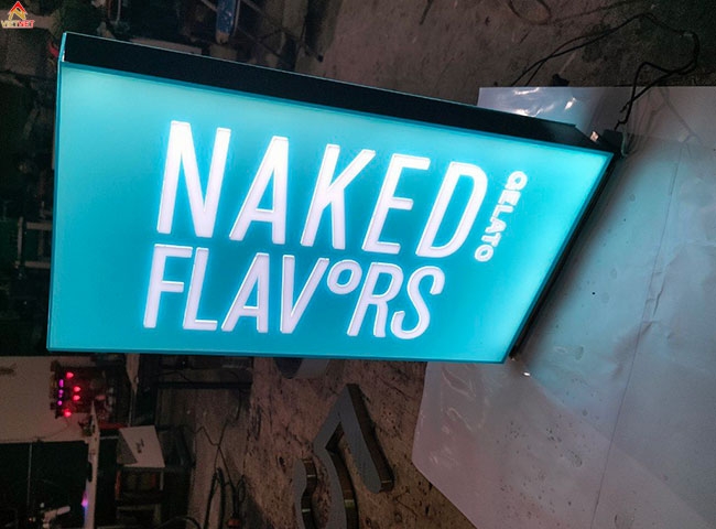Làm hộp đèn quảng cáo Naked