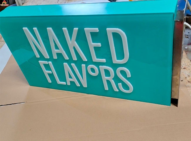 Làm hộp đèn quảng cáo Naked