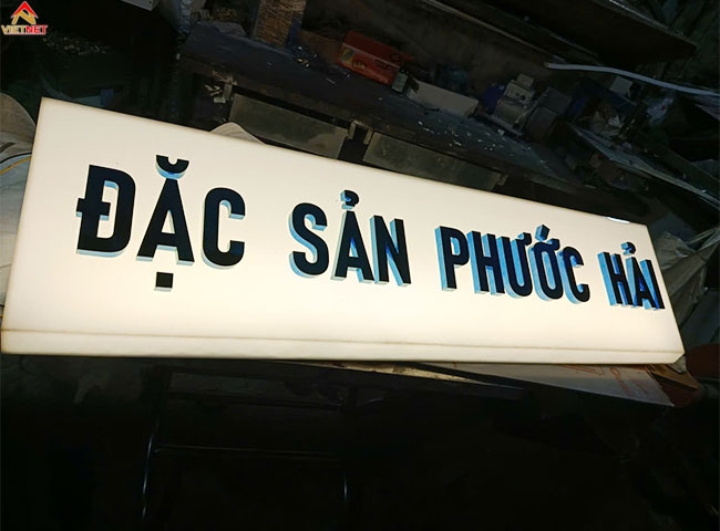 Một chiếc hộp đèn quảng cáo cần gì để vừa đẹp vừa bền?