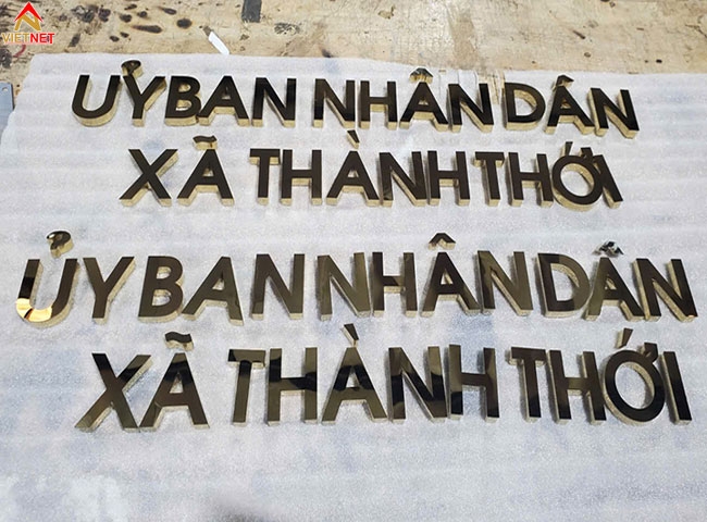 Người mới tìm hiểu về chữ inox vàng gương cần biết những gì?