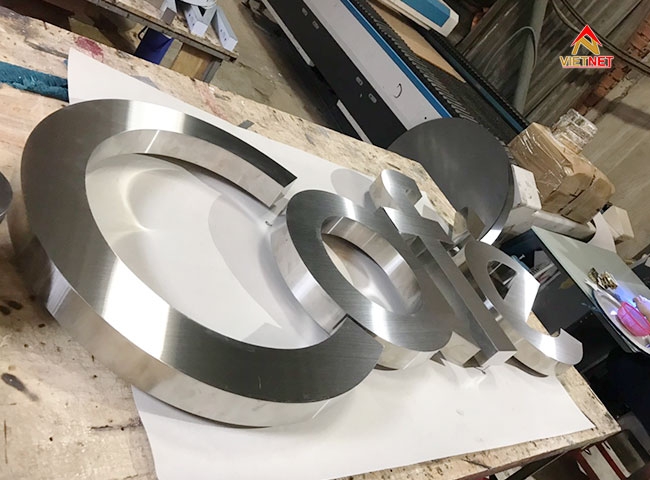 Nơi làm chữ inox trắng xước uy tín, giá rẻ
