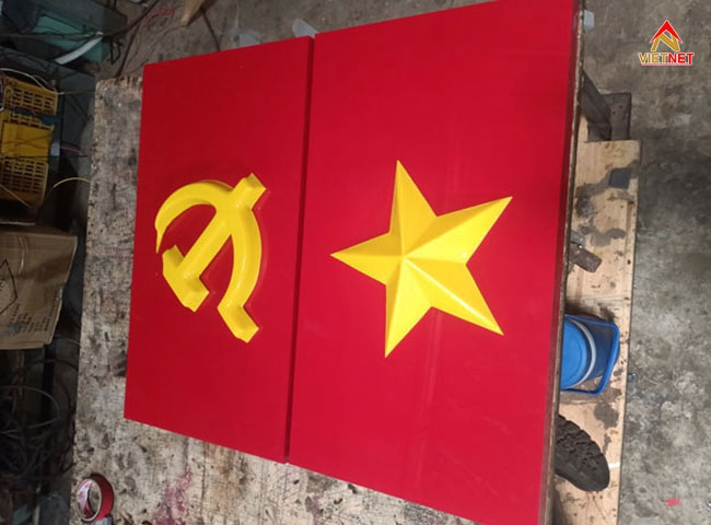 Quy trình gia công logo mica hút nổi ngôi sao búa liềm