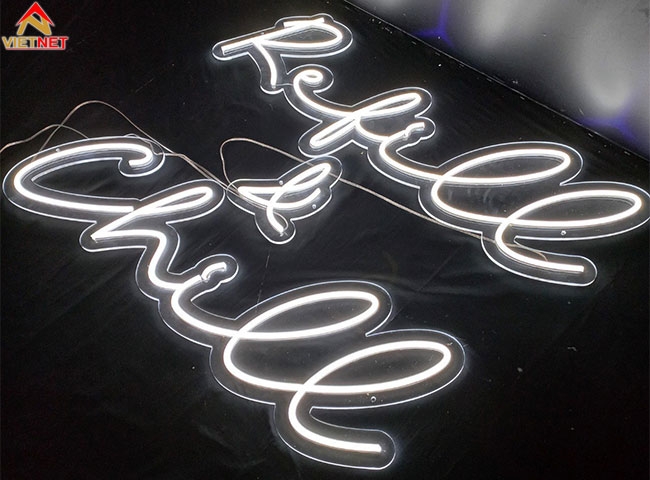 Tạo điểm nhấn độc đáo với hộp đèn neon sign