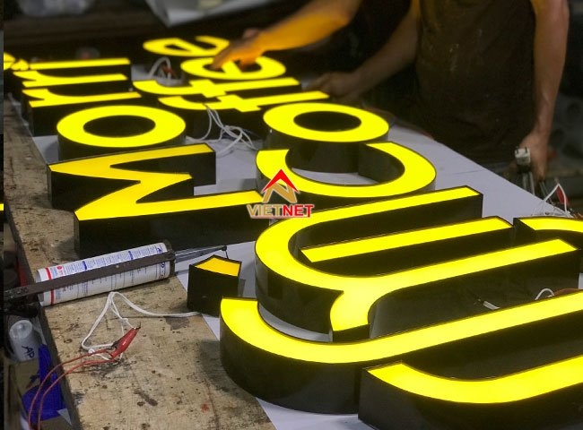 Tìm hiểu về gia công chữ nhôm có gờ