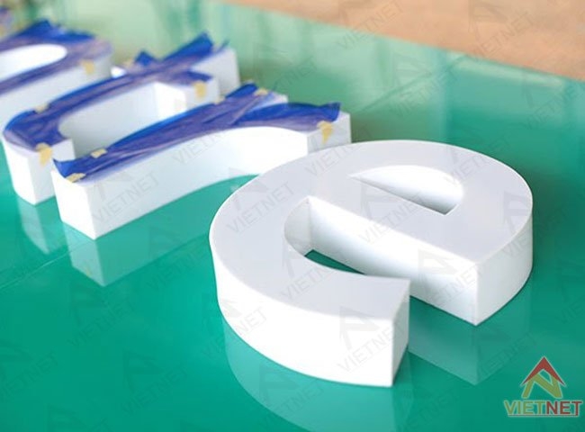 Phương pháp sản xuất gia công chữ nổi alu như thế nào?