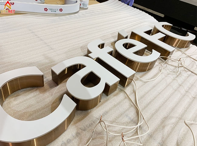  Làm chữ nổi mặt mica Cafe Fc