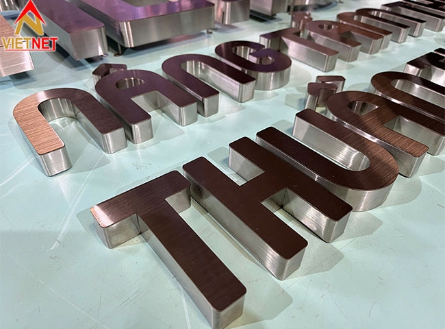 Gia công chữ inox trắng Nến Spa