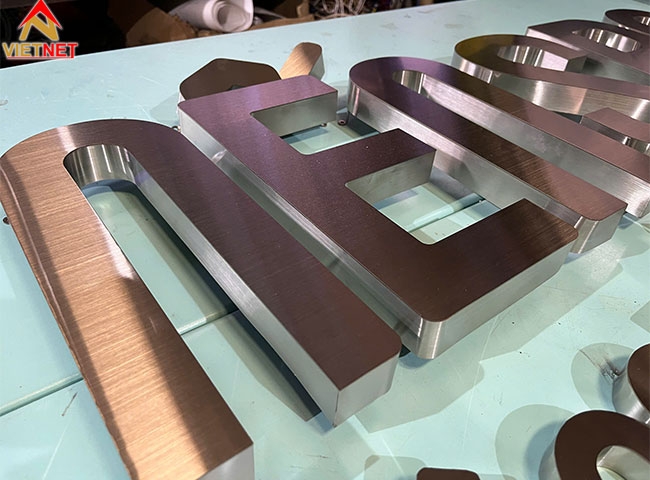 Gia công chữ inox trắng Nến Spa