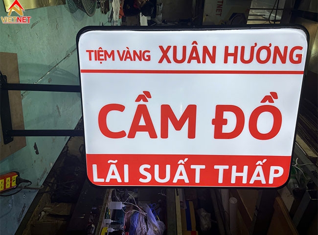 Tại sao hộp đèn mica hút nổi được ưa chuộng hơn các loại hộp đèn khác?
