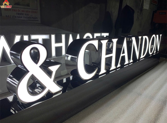 Xưởng gia công chữ mica hông inox uy tín tại TP.HCM